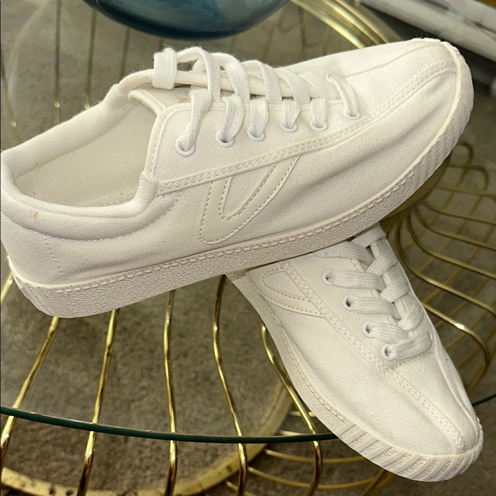 White Canvas Trenton Sneakers size 7 great condition please review photos